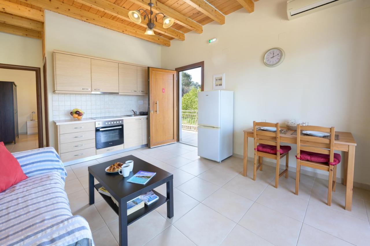 Pangolas Apartments Paxos Longós Exteriör bild