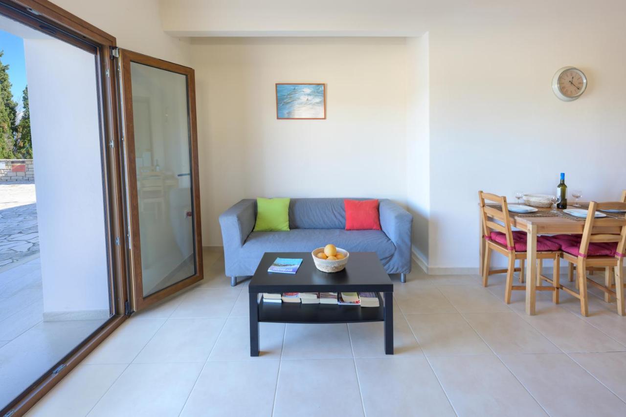 Pangolas Apartments Paxos Longós Exteriör bild