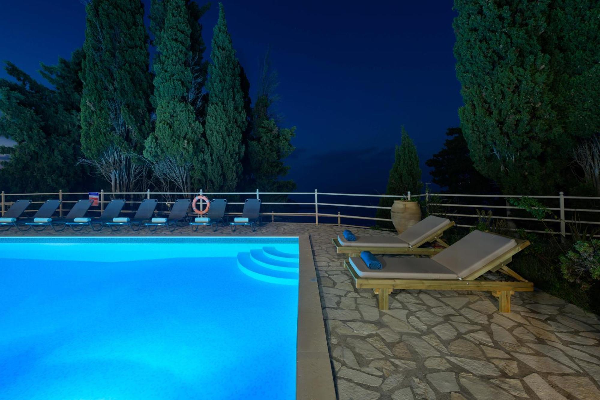 Pangolas Apartments Paxos Longós Exteriör bild