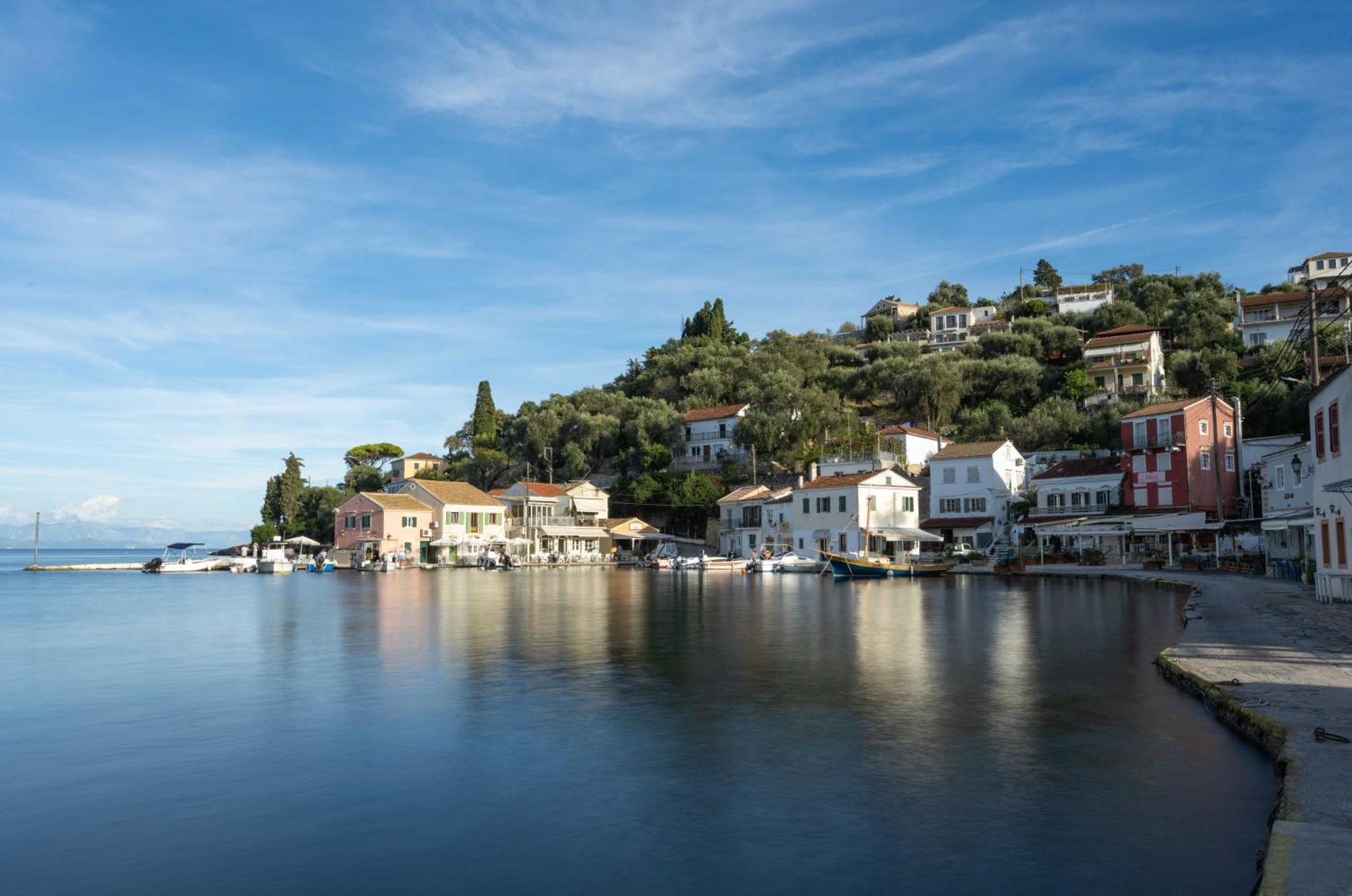 Pangolas Apartments Paxos Longós Exteriör bild