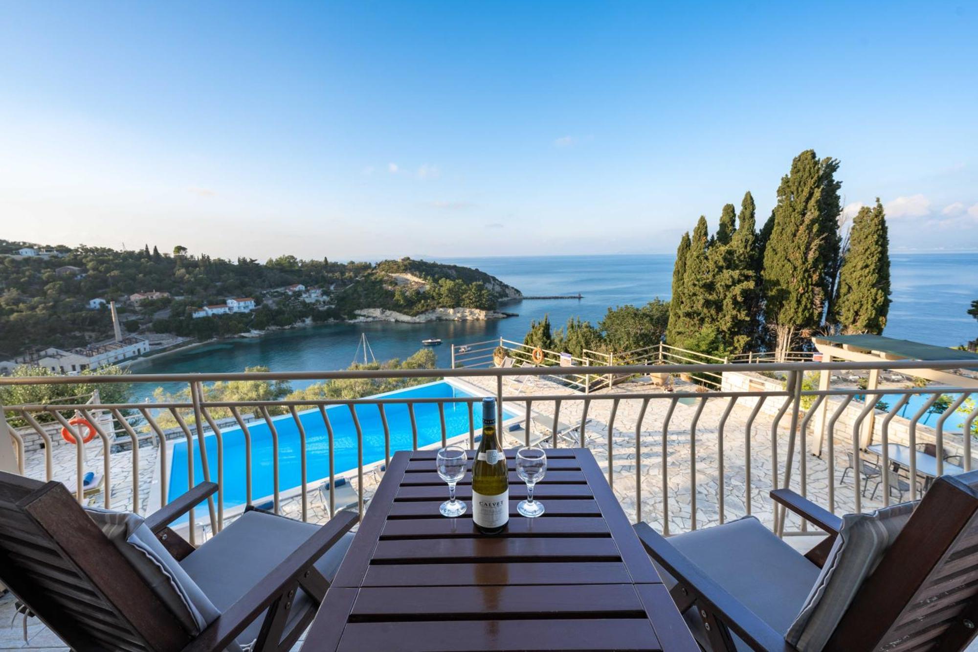 Pangolas Apartments Paxos Longós Exteriör bild