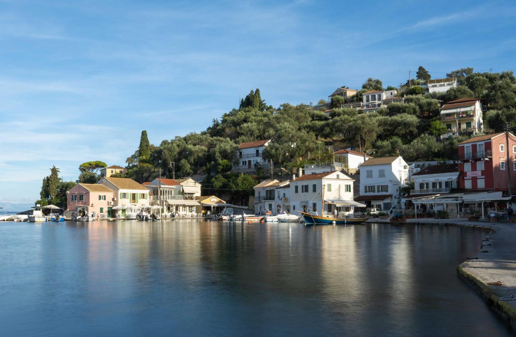 Pangolas Apartments Paxos Longós Exteriör bild