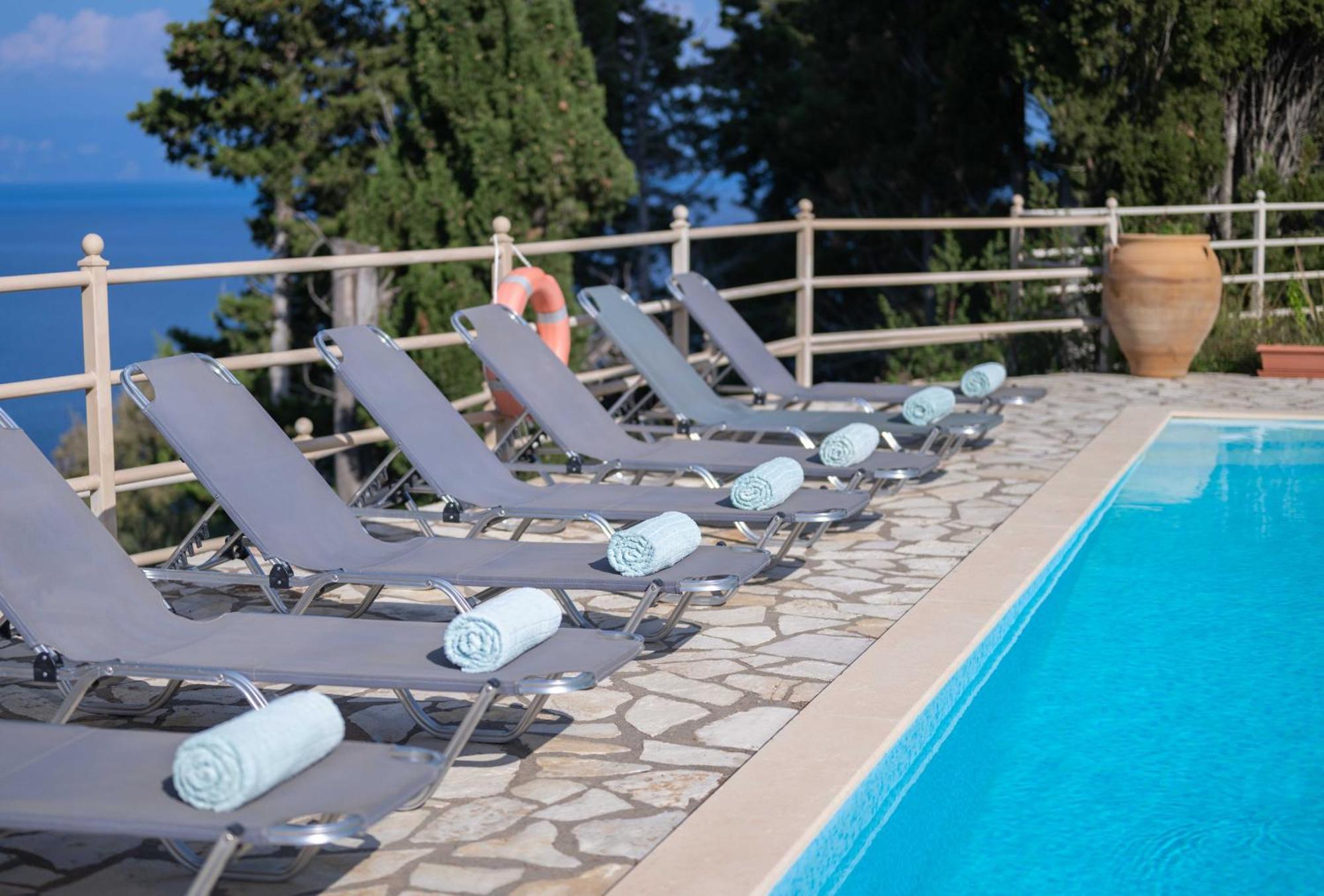Pangolas Apartments Paxos Longós Exteriör bild