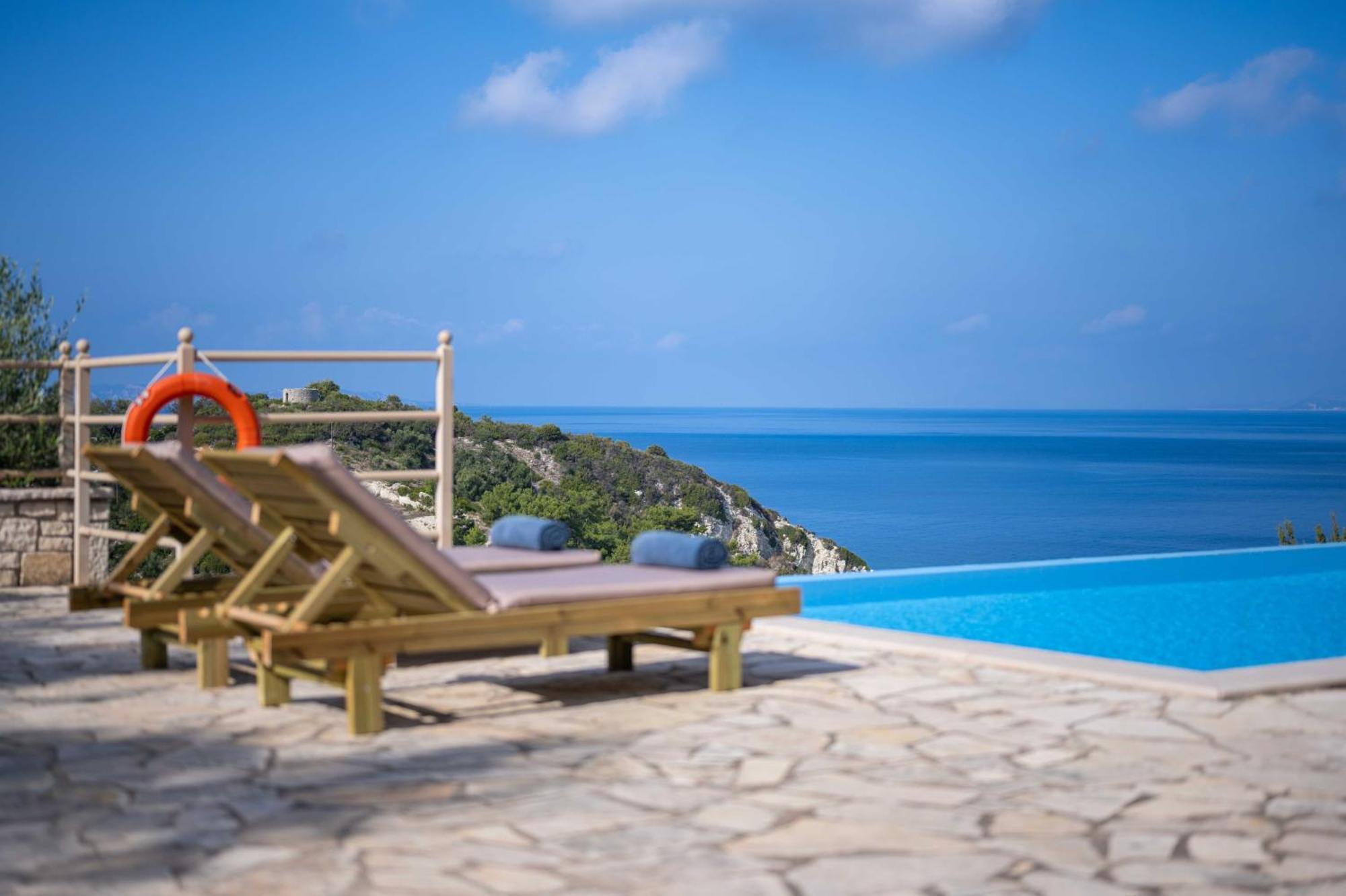 Pangolas Apartments Paxos Longós Exteriör bild