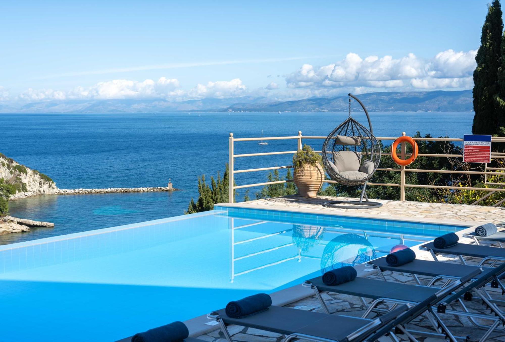 Pangolas Apartments Paxos Longós Exteriör bild
