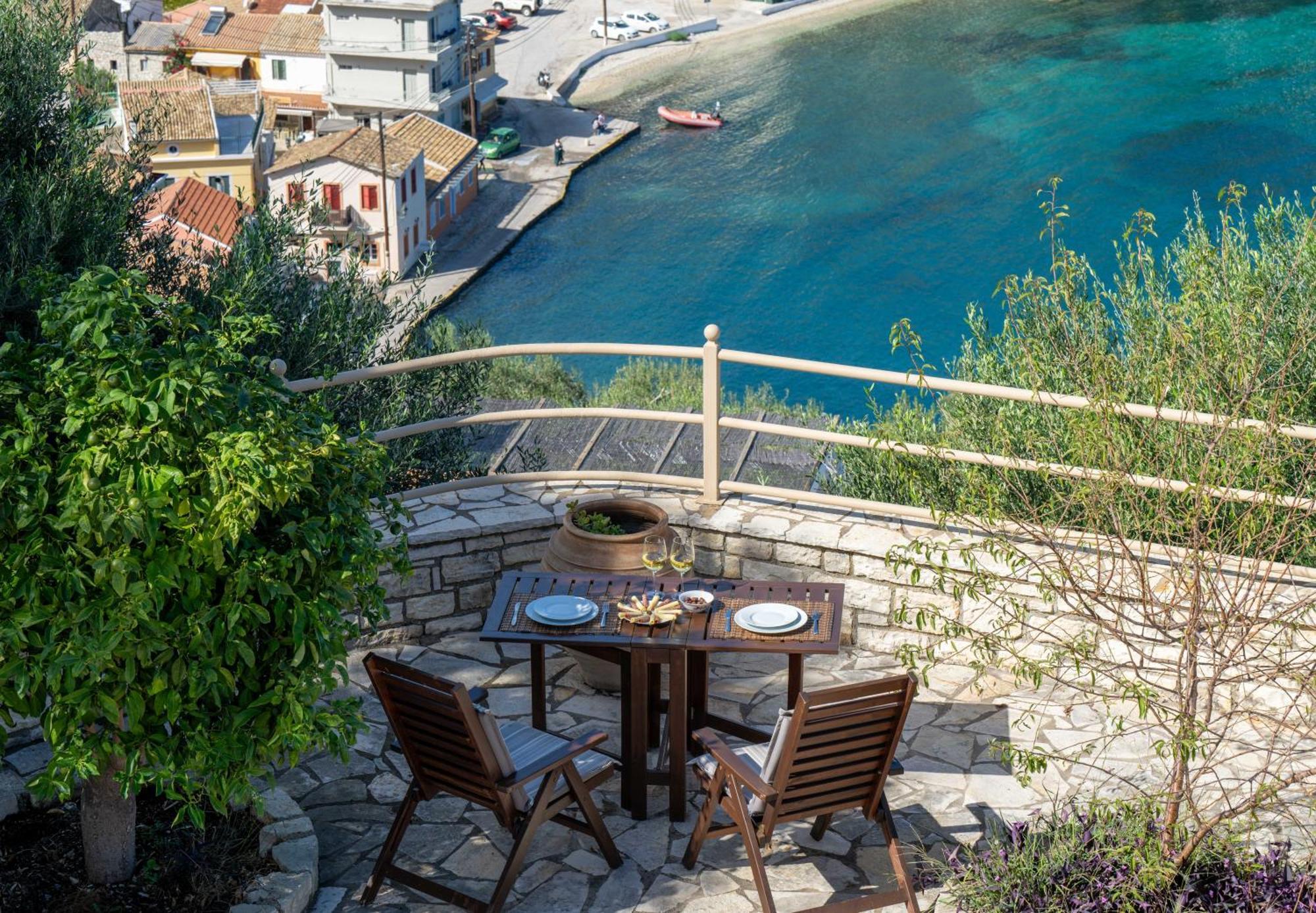 Pangolas Apartments Paxos Longós Exteriör bild