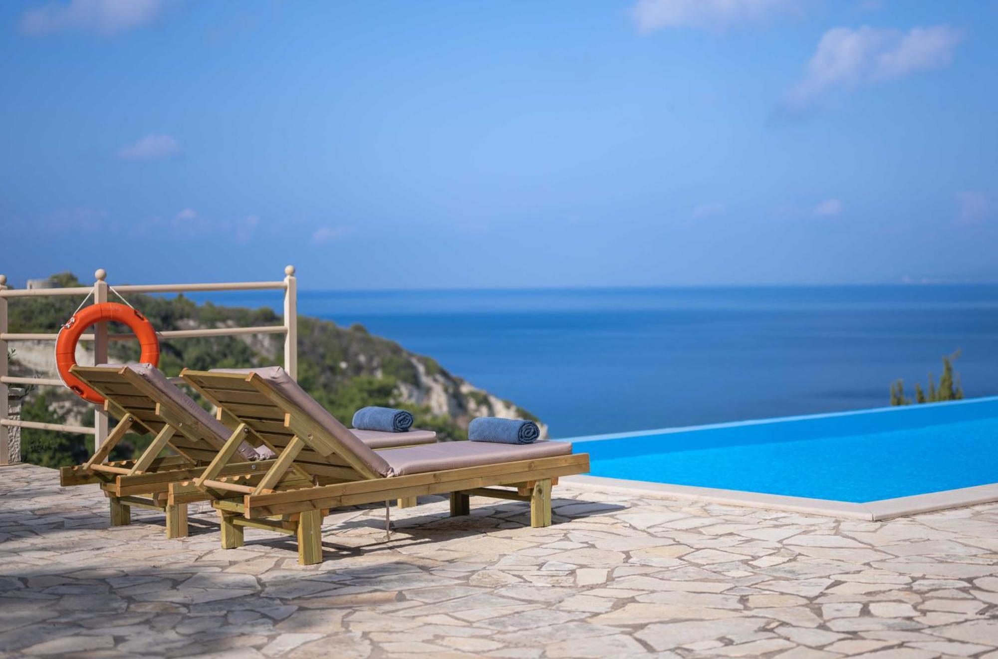 Pangolas Apartments Paxos Longós Exteriör bild