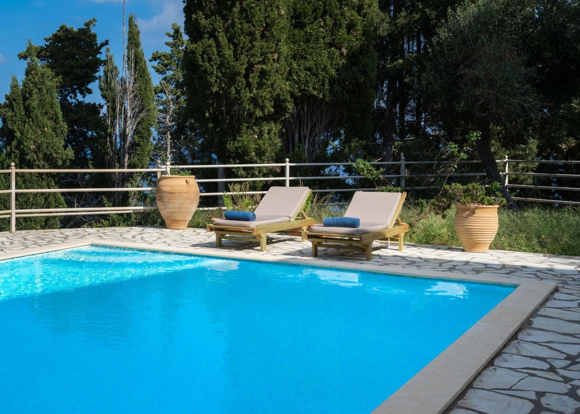 Pangolas Apartments Paxos Longós Exteriör bild